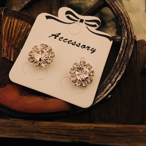 💥LAST PAIR💥 Sunflower CZ Studs - Picture 7 of 7